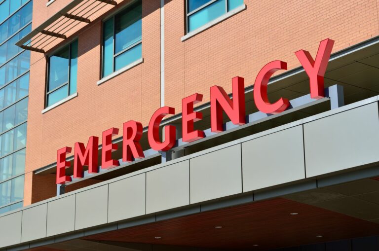 Urgences fermées cet été : comment vérifier avant de partir, qui appeler, où aller